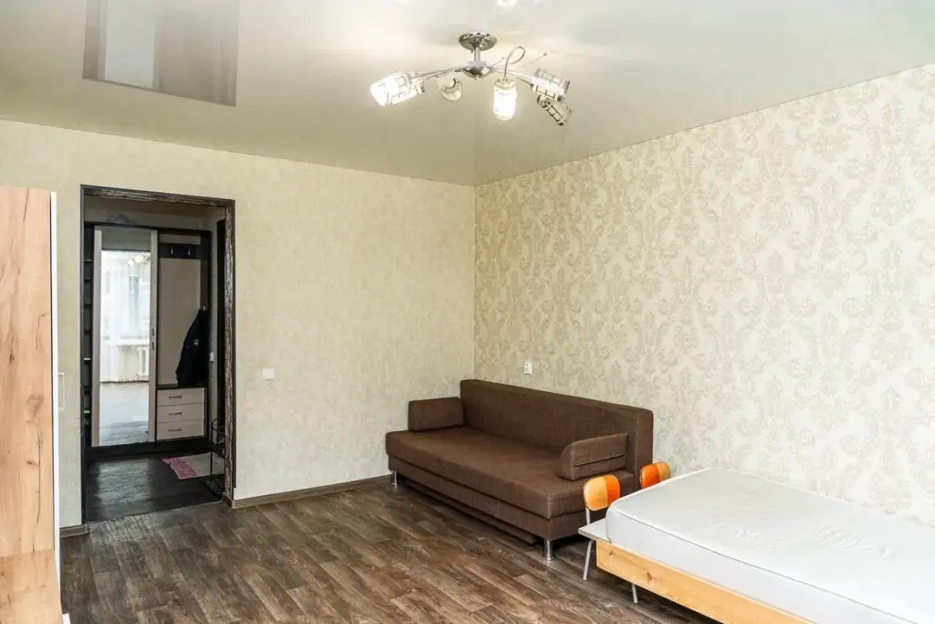 3 - комнатная квартира, ул. Чекасина, 6