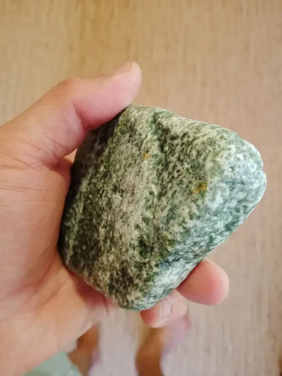 Жадеит шлифованный