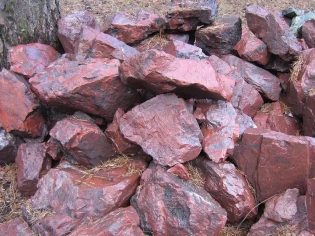 Яшма сургучная колотая