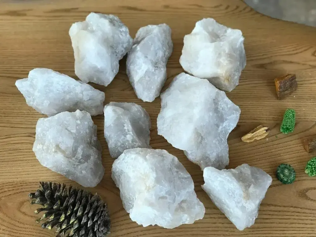 Кварц белый колотый