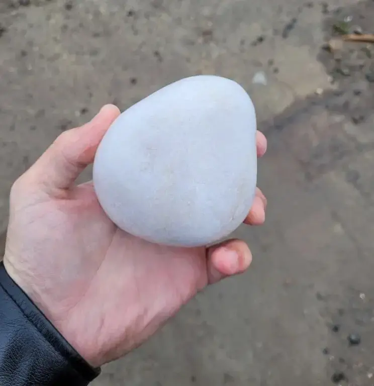 Кварц белый шлифованный