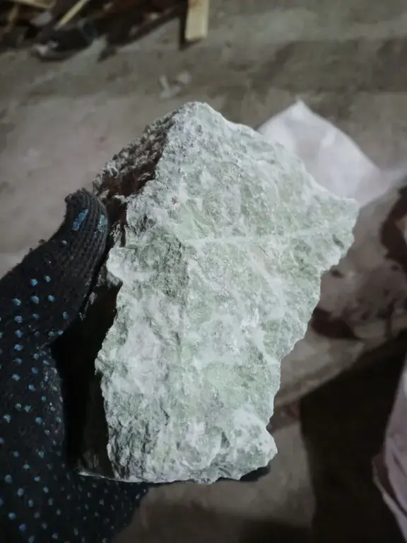 Жадеит колотый