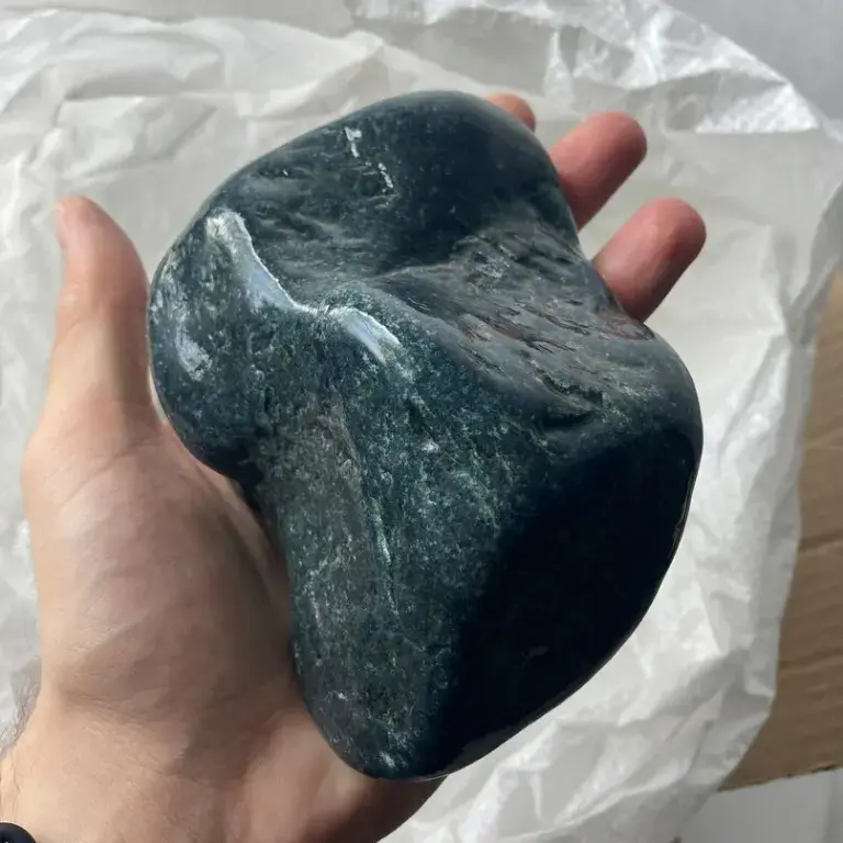 Нефрит шлифованный