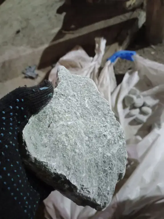 Жадеит колотый