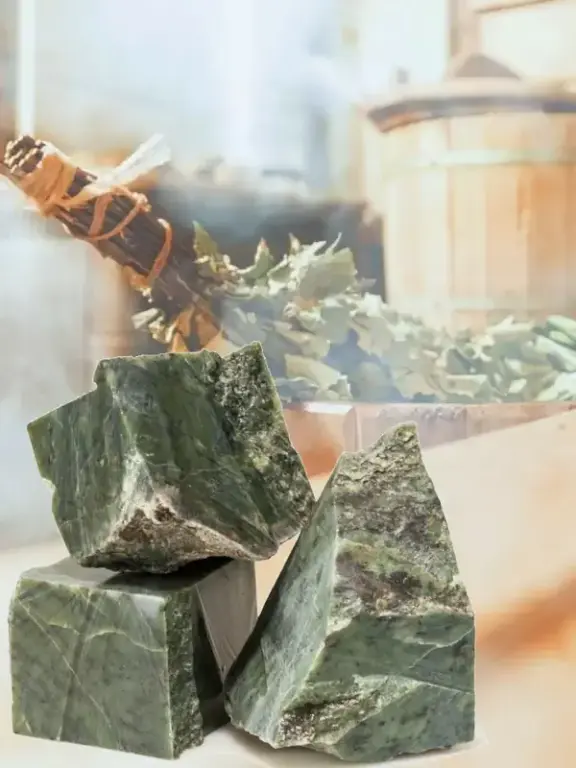 Нефрит колото-пиленный