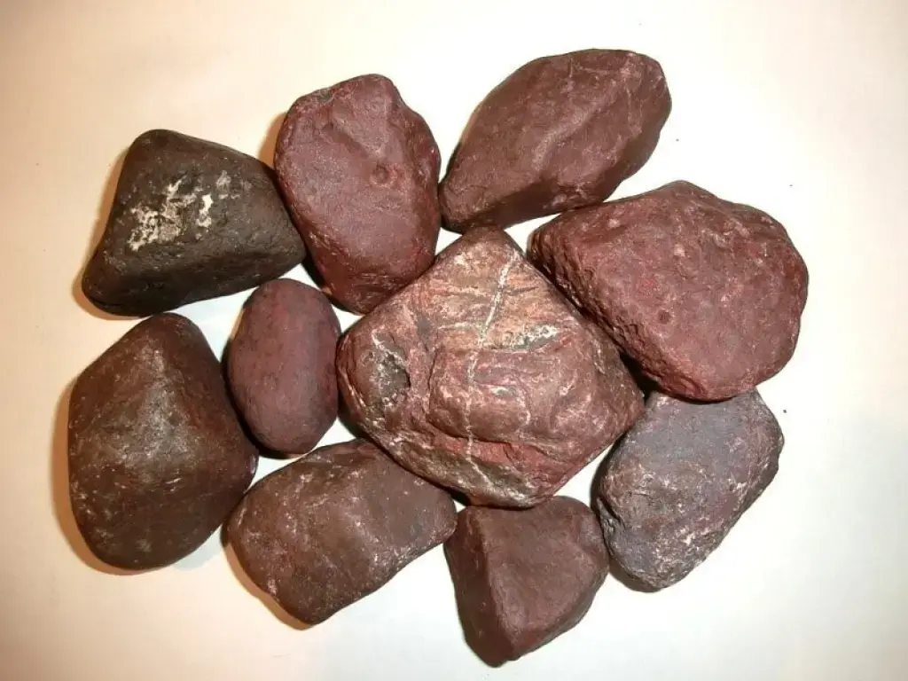 Яшма сургучная шлифованная