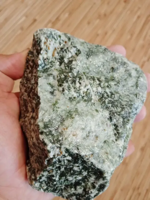 Жадеит колотый