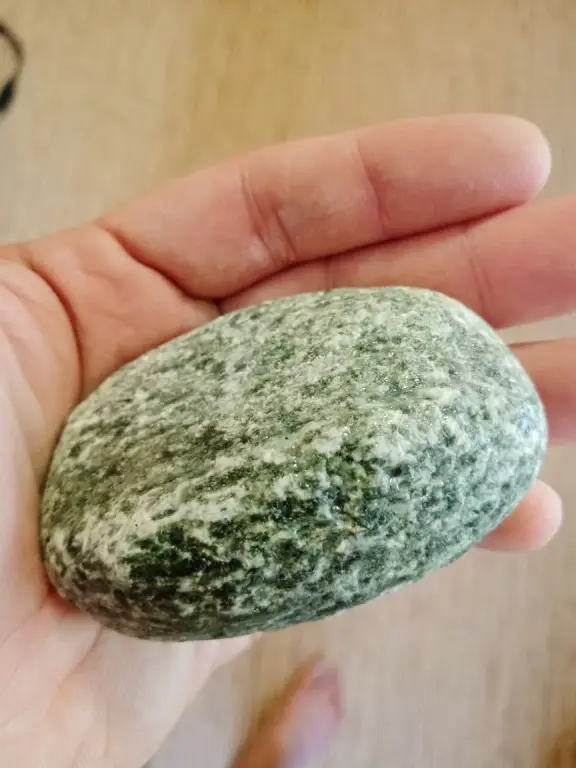 Жадеит шлифованный