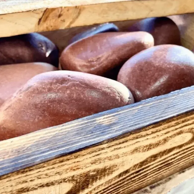 Кварцит малиновый шлифованный